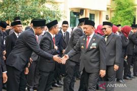 Perkuat kinerja ASN, Bupati HST kukuhkan dan mutasi 393 pejabat