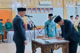 Bupati Sarolangun lantik Direktur dan Komisaris Perseroda