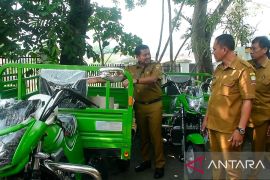 Pemkab Sumedang menambah 38 motor sampah untuk menjangkau area desa