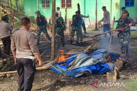 Aparat TNI-Polri razia senjata tajam di lokasi konflik Kwamki Narama