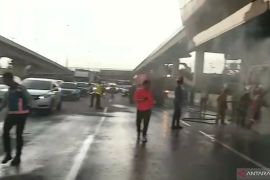 Petugas JTT respons cepat insiden km 6 tol Jakarta-Cikampek