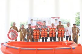 Pemkab Serang dapat bantuan perahu penyelamat