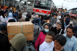 Peningkatan volume penumpang KRL Commuter Line