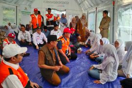 39 siswa SMA Muhammadiyah Salareh Aia Agam belajar di tenda darurat