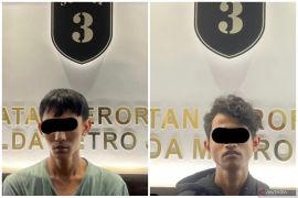 Polisi tangkap dua pelaku yang miliki 149,73 gram sabu di Jaktim