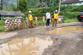 Pemkab Sumedang alokasikan Rp1,5 miliar untuk perbaiki jalan di Cibugel