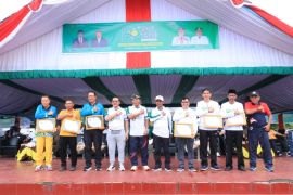 Momentum Jalan Sehat Kerukunan, Tokoh Lintas Agama Kaltara Terima Penghargaan atas Dedikasi Jaga Keharmonisan