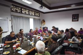 DPRD minta pengelola resor di Pecatu lengkapi izin gunakan tebing dan goa