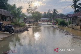 Banjir tak kunjung pergi, warga Bandar Tarutung terjebak genangan berkepanjangan