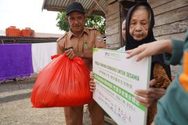 IMIP salurkan 850 paket sembako untuk Dhuafa dan Lansia di 12 Desa Bahodopi