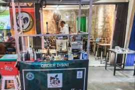 KUR Bank Kalbar bantu naikkan omzet usaha kedai kopi Hartati