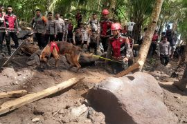 BPBD Sitaro lakukan pendataan warga mengungsi akibat banjir bandang