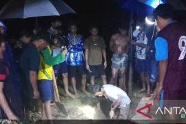 Banjir terjang Dompu, ratusan rumah terendam, makam jebol hingga jenazah terseret arus