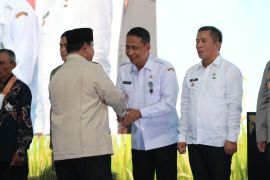 Bupati Bojonegoro terima penghargaan Satyalancana Wira Karya