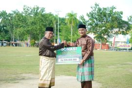 Bupati Sarolangun serahkan donasi Rp538 untuk korban bencana di Sumatera