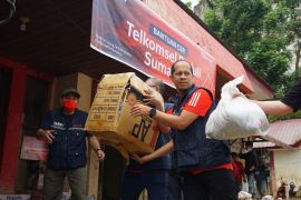 Telkomsel salurkan bantuan logistik untuk masyarakat terdampak banjir di Aceh Utara