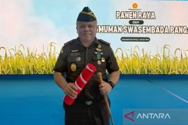 Kajati Sumut Harli Siregar terima Satya Lencana Wira Karya dari Presiden