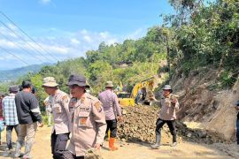 Jalinsum Sipirok-Taput amblas, arus lalu lintas lumpuh total