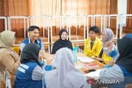 Merajut mimpi mahasiswa IBFL, Adaro-YABN tanamkan 7 kebiasaan menuju masa depan