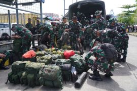 Sebanyak 65 personel Kodam Merdeka bantu pemulihan bencana di Pulau Siau Sitaro