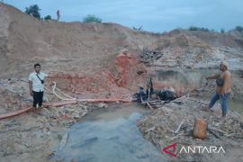 Polres Bangka Tengah tangani kecelakaan Tambang ilegal di Lubuk Besar