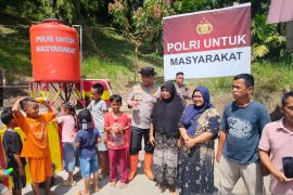 Polda Sumbar bantu 40 sumur bor bagi warga terdampak bencana hidrometeorologi di Agam