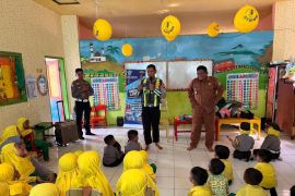 Polres Situbondo tanamkan kesadaran berlalu lintas untuk anak usia dini