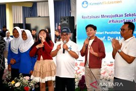 Mendikdasmen-ratusan murid Garut deklarasikan Gerakan Rukun Sama Teman