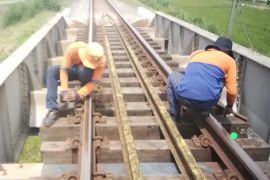 Daop 7 benahi jalur kereta api yang rusak usai baut dicuri