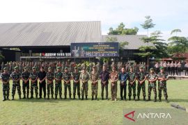 Kodim 1608/Bima kukuhkan Bupati dan Wakil Bupati sebagai warga kehormatan