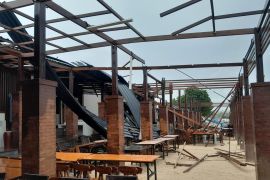 Ada enam kafe di Jimbaran Bali rusak diterjang angin kencang