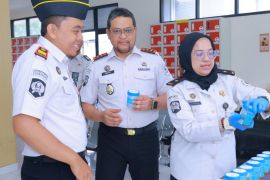 Rutan Kraksaan gelar tes urine berkala demi perangi narkoba