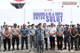 Bakamla kerahkan personel dan bantuan kemanusiaan bencana banjir Pulau Siau Sitaro