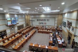 DPR RI rapat dengan dua pakar bahas reformasi Polri pada saat masa reses