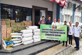 Pemkab Banjar terima bantuan sembako dari perusahaan untuk korban banjir
