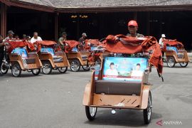 Pelatihan mengendarai becak listrik di Tulungagung