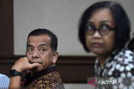 Sidang PK mantan Dirut Garuda Indonesia Emirsyah Satar ditunda sepekan