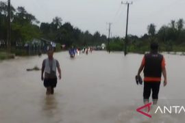 BPBD Bangka membantu masyarakat tangani dampak banjir