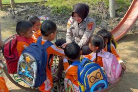 Polwan beri dukungan pemulihan trauma anak-anak terdampak bencana