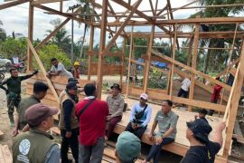 Kemenhut: Ratusan kayu terseret banjir siap dipakai warga terdampak bencana di Aceh dan Sumut