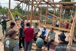 Kemenhut mendorong pemanfaatan kayu hanyutan pascabencana banjir untuk huntara
