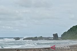 Gelombang tinggi berpotensi terjadi di perairan selatan Jateng