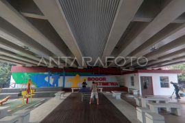 Pemanfaatan kolong flyover menjadi area publik di Bogor