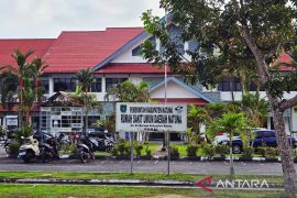 Pemkab Natuna tanggung transportasi untuk warga berobat