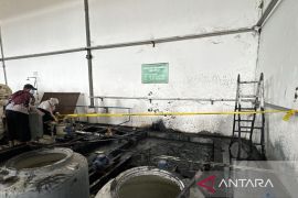 Pemkab Bogor segel sebuah pabrik diduga cemari lingkungan di Parungpanjang