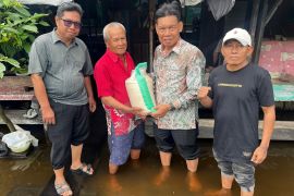 Wabup HSS kembali salurkan bantuan untuk warga terdampak banjir di Daha