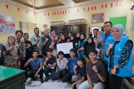 PLN Hadir untuk Anak Penerus Bangsa, Salurkan Beasiswa Pendidikan bagi Korban Terdampak Bencana di Palembayan