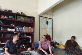 Prihatin pengusiran oleh sekelompok preman, Sekda Pasbar kunjungi warga rumah singgah di Kota Padang