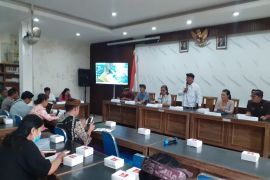 Pemkab Gianyar dampingi pengusaha lengkapi izin dukung iklim usaha