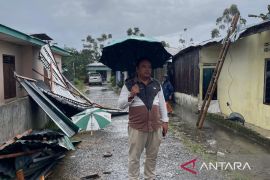 Hujan lebat dan angin kencang akibatkan 117 rumah banjir, longsor hingga atap rusak di Taput
